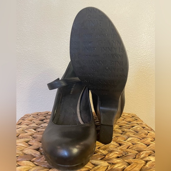 Gianni Bini Black Leather Round Toe Mary Jane Block Heel Pump.  Size 8.5 - Picture 9 of 10